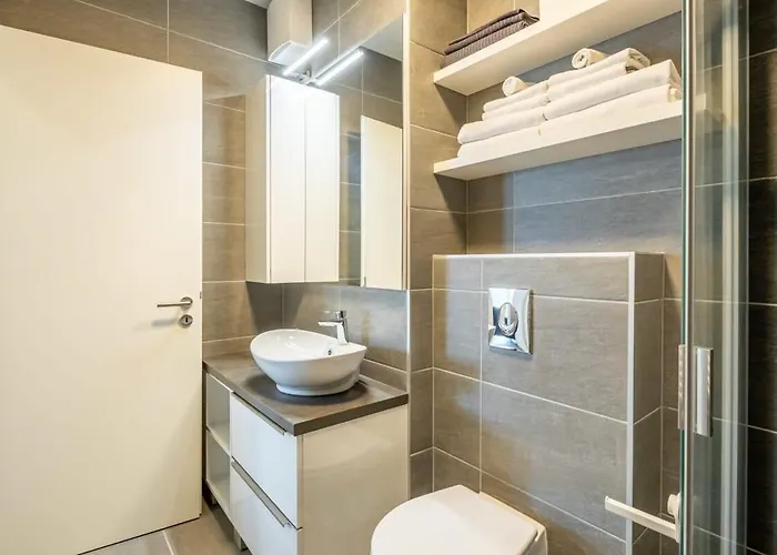 New With Balcony * 布达佩斯